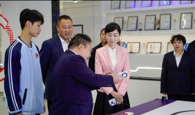 徐倩率隊(duì)赴貴陽(yáng)市新華電腦中等職業(yè)學(xué)校調(diào)研并座談